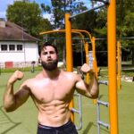 Ibrahim Tsetchoev Instagram - Quand tu crois que tu sais te battre, parce que tu es musclé 😂 France