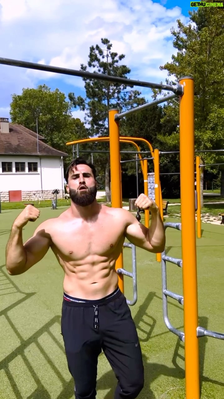 Ibrahim Tsetchoev Instagram - Quand tu crois que tu sais te battre, parce que tu es musclé 😂 France