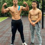 Ibrahim Tsetchoev Instagram - Entraînement continue en espérant que Logan Paule va aller jusqu’à bout et va m’affronter. A l’attendant je suis entrain faire mes papiers pour aller a USA pour le déchirer. Je pense cava ce faire pour début de l’année prochaine 👊✊. Les tractions et poids corps meilleures choix que j’ai fait, ca complet parfaitement l’entraînement pour MMA, ca vous donne énormément de force et endurance musculaire, tout en gardant la souplesse et l’agilité. Essonne 91
