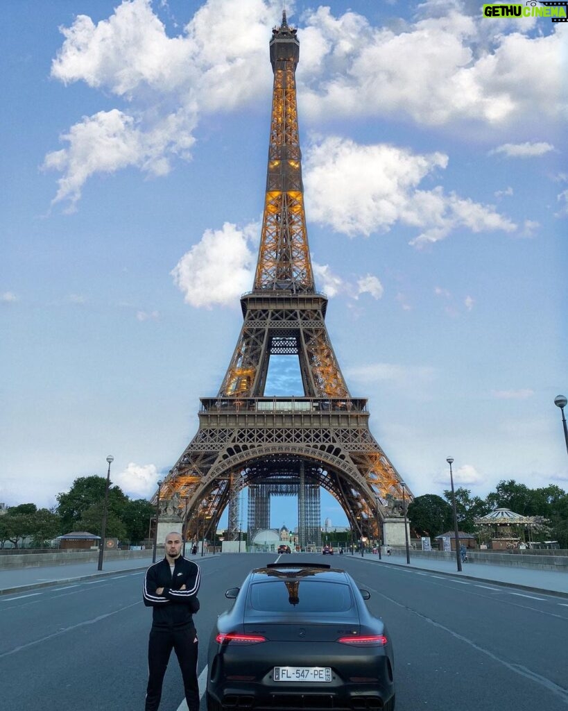 Ibrahim Tsetchoev Instagram - 1ere choses que vois aller faire apres confinement ? si non personnes a encore deviner la somme que je tiens dans les mains sur la photo précédente Paris, France