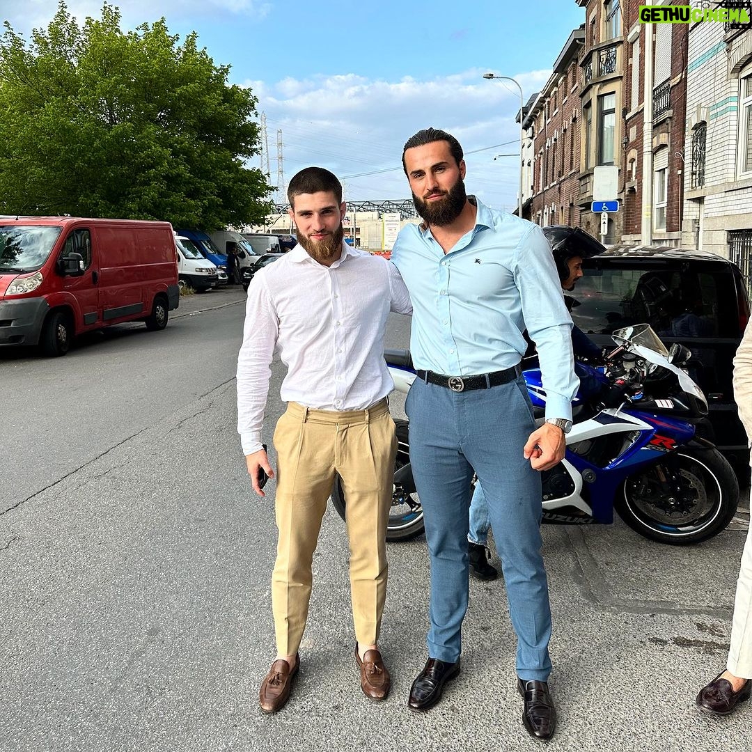 Ibrahim Tsetchoev Instagram - Qu’est-ce qui se rappelle de lui ? Félicitations a mon amie, pour son mariage ! Moi j’attends toujours une prétendant , y’a t’il des candidatures? 😏 Liege Bruxelle