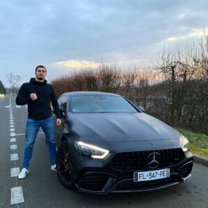 Ibrahim Tsetchoev Instagram - Voila les potes nouveau look que on a choisis ensemble pour ma notre voiture, bientôt une vidéo ou je vous la montre en détails sur IbraPlus.
 Par cette occasion je fais un concours pour que 2 d’entre vous puisse monter avec moi et faire un tour(foto, video...)pour participer c’est simple être abonné
moi @ts_ibra et @findrive car si j’ai cette voiture c’est grace a eux, car ils mon la financer 🔥 et mention une personne avec qui ta envie venir si tu gagne 💪.
Aussi un grand merci a @mmlc_06 de m’avoir rendu m’as voiture aussi magnifique , vous pouvez confié votre voiture sans hésiter 👌
#amg #mercedes #amggt #amg63