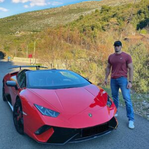 Ibrahim Tsetchoev Instagram - 🔥,
ca vous tente une ligne droit ma AMG GT vs LAMBORGHINI ? je suis sérieux !