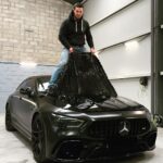 Ibrahim Tsetchoev Instagram – 1 an et demi a duré cette belle histoire, entre moi et ma #amggt63s , aujourd’hui je dois m’en séparer d’elle même si ca me fait mal au cœur 💔, je vous donnerais plus de détails dans la video qui va arriver .
Maintenant qui sera ma prochaine prétendantes 😜, vois avez une idée ? 😌 celui qui devine qui qui sera le plus précis, fera un tour avec moi après l’achat France