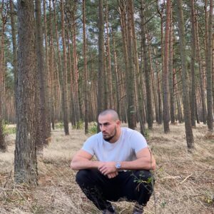 Ibrahim Tsetchoev Instagram - Agneau en peau de tigre, craint encore le loup.

Soit comme un loup blessé qui se tait pour mourir, 
Et qui mord le couteau, de sa gueule qui saigne.

Le loup ne cherche pas à surprendre les bergères

Quelques proverbe que j’aime beaucoup, qu’en pensez-vous?