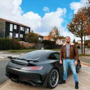 Ibrahim Tsetchoev Instagram - Je peux tester cette bet AMG GTR PRO de 730ch une video sort bientôt sur IbraPlus,
merci a @myrentalcarparis d’avoir prêté pour tester,
vous préférez la mienne ou ce là ?