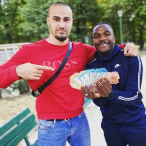 Ibrahim Tsetchoev Instagram - Choses promise chose fait!
voici le gagnant de la dernière concours,m.
Ça m’a fait plaisir ❤️