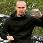 Ibrahim Tsetchoev Instagram - La famille je vous ai promis un énorme concours. Chose dite, chose faite. Aujourd’hui je vous propose un énorme concours encore jamais fait dont le gagnant remportera la somme d’argent que je tiens dans les mains sur la photo. - Les règles du jeu et de participation sont les suivantes: Être abonné à moi @ts_ibra évidemment 😁 Mettre CORE ROGE ❤️ sur cette photo et partager la fotp dans votre story en m’identifiant, Identifier 2 amis en commentaire Et enfin vous abonner aux sponsors suivants grâce auxquels je peux vous faire gagner autant d’argent car seul je n’aurai pas les moyens @findrive @ts_isma @blackandwhiteburger @djam_ibratv Maintenant le plus important qui va vous permettre de gagner, c’est de deviner la somme exacte jusqu’au l’euro près, que je tiens dans les mains sur cette photo 🔥🔥 Le gagnant sera annoncé sur mon insta : @ts_ibra Mais quoi qu’il arrive, la personne d’entre vous qui aura rempli toutes les conditions et qui sera la plus proche de la somme que j’ai dans les mains remportera la somme de 5000€ dans quelques semaines. Indice: j’ai entre 10 000€ et 30 000€ dans les mains 💶 Bonne chances la famille ✊ De plus ,très prochainement vous pouvez tenter de remporter une somme de 5000€ pour chaque nouvelle ouverture de @blackandwhiteburger et 1 an de @blackandwhiteburger gratuit , donc suivez les actualités sur IG @blackandwhiteburger 🍔 Monaco
