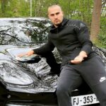 Ibrahim Tsetchoev Instagram - La famille je vous ai promis un énorme concours. Chose dite, chose faite. Aujourd’hui je vous propose un énorme concours encore jamais fait dont le gagnant remportera la somme d’argent que je tiens dans les mains sur la photo. - Les règles du jeu et de participation sont les suivantes: Être abonné à moi @ts_ibra évidemment 😁 Mettre CORE ROGE ❤️ sur cette photo et partager la fotp dans votre story en m’identifiant, Identifier 2 amis en commentaire Et enfin vous abonner aux sponsors suivants grâce auxquels je peux vous faire gagner autant d’argent car seul je n’aurai pas les moyens @findrive @ts_isma @blackandwhiteburger @djam_ibratv Maintenant le plus important qui va vous permettre de gagner, c’est de deviner la somme exacte jusqu’au l’euro près, que je tiens dans les mains sur cette photo 🔥🔥 Le gagnant sera annoncé sur mon insta : @ts_ibra Mais quoi qu’il arrive, la personne d’entre vous qui aura rempli toutes les conditions et qui sera la plus proche de la somme que j’ai dans les mains remportera la somme de 5000€ dans quelques semaines. Indice: j’ai entre 10 000€ et 30 000€ dans les mains 💶 Bonne chances la famille ✊ De plus ,très prochainement vous pouvez tenter de remporter une somme de 5000€ pour chaque nouvelle ouverture de @blackandwhiteburger et 1 an de @blackandwhiteburger gratuit , donc suivez les actualités sur IG @blackandwhiteburger 🍔 Monaco