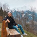 Ibrahim Tsetchoev Instagram - vous inquiétez pas j’avais ma dérogation professionnel 👍, quelle photos vous kiffer le plus? Verbier Suisse