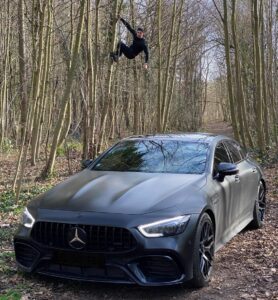 Ibrahim Tsetchoev Instagram - Comment vous la trouvez? #amg #amggts #amggt qu’est-ce que je pourrais faire de plus à votre avis? j’ai déjà rajouté quelques petites trucs, comme teinté un peu les phares et puis mettre en jaune le petit logo AMG sur calandre, vous verrez sur la prochaine photo 👌 Si vous avez besoin de financement pour acheter votre voiture @findrive va vous la financer, comme ils ont financé pour moi . Merci a @mmlc_06 pour ce coverings magnifique 🔥 restez connecté bientôt un énorme concours sur mon insta ! #nofilter Paris, France