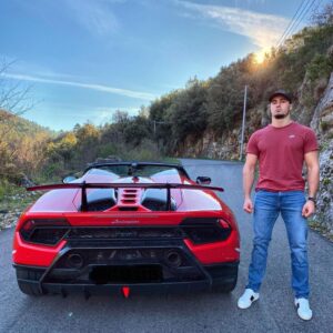 Ibrahim Tsetchoev Instagram - 🔥,
ca vous tente une ligne droit ma AMG GT vs LAMBORGHINI ? je suis sérieux !