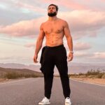 Ibrahim Tsetchoev Instagram - Il y avait un vent doux et chaleureux, c’est pour ça, j’ai fermé les yeux pour en profiter ce court instants de bonheur 😆 California, United States.