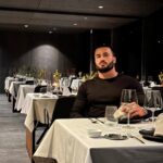 Ibrahim Tsetchoev Instagram - Plus j’apprends, j’apprends que j’ai encore beaucoup à apprendre. Et c’est un autre univers qui s’ouvre à moi. Y’a personne car j’avais réservé le restaurant entier, non je rigole, non je rigole pas, non je rigole 😆 LEÑA Marbella
