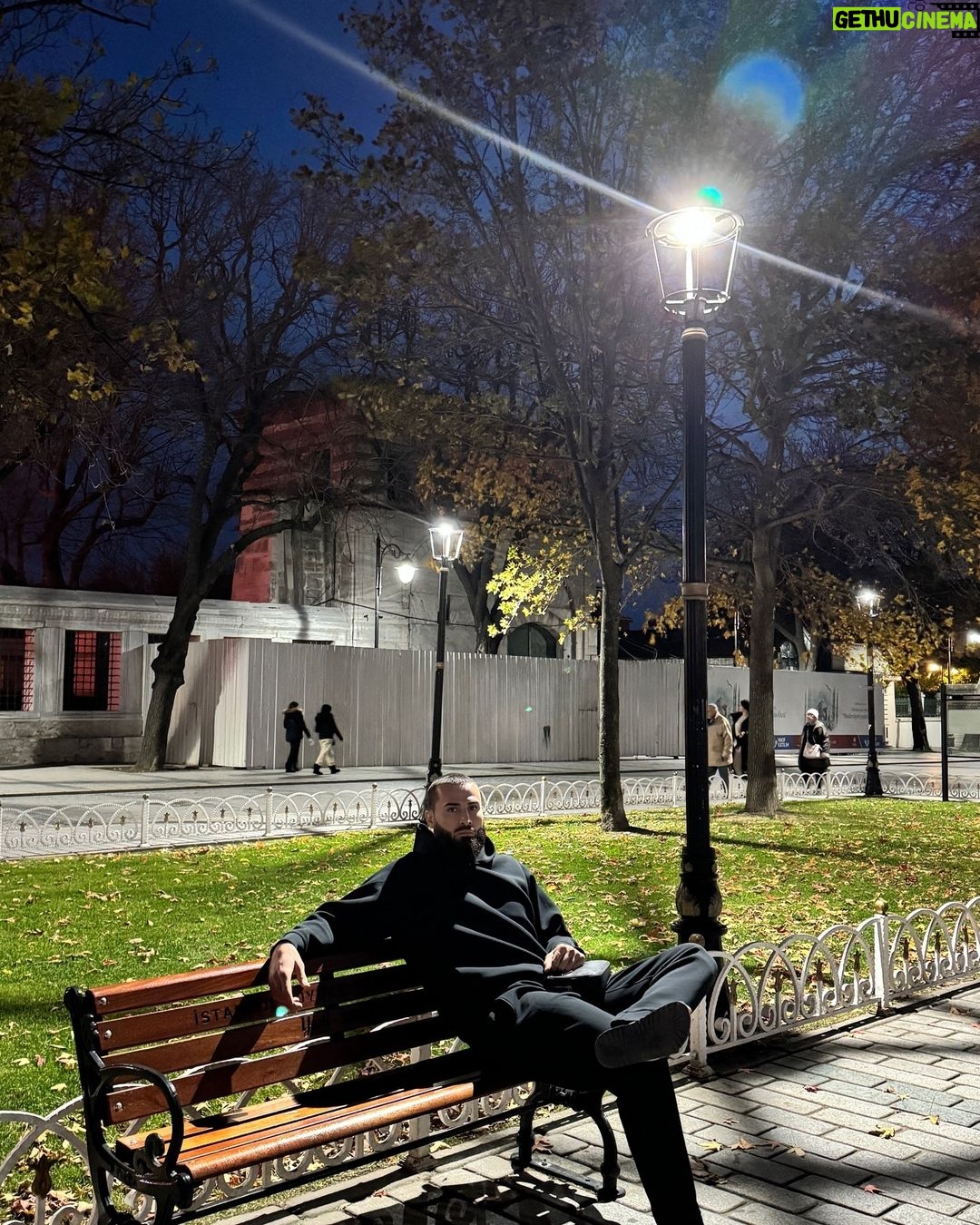 Ibrahim Tsetchoev Instagram - En ayant de la gratitude permanente, on apprécie chaque instant dans la vie, et à travers cet état d’esprit, on cultive le bonheur. Et vous, de quelle manière cultivez-vous le bonheur ? Istanbul, Turquie