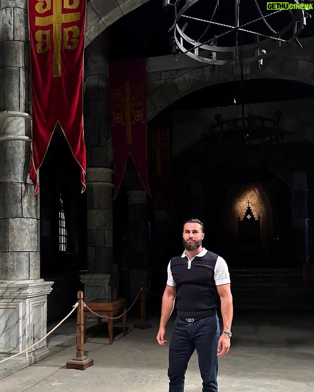 Ibrahim Tsetchoev Instagram - Si vous me soutenez, je vais essayer d’organiser @yfc.organisation dans ce lieu médiéval comme a l’époque, Ca vous tente ? Bozdağ Film Platoları