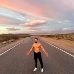 Ibrahim Tsetchoev Instagram - Il y avait un vent doux et chaleureux, c’est pour ça, j’ai fermé les yeux pour en profiter ce court instants de bonheur 😆 California, United States.