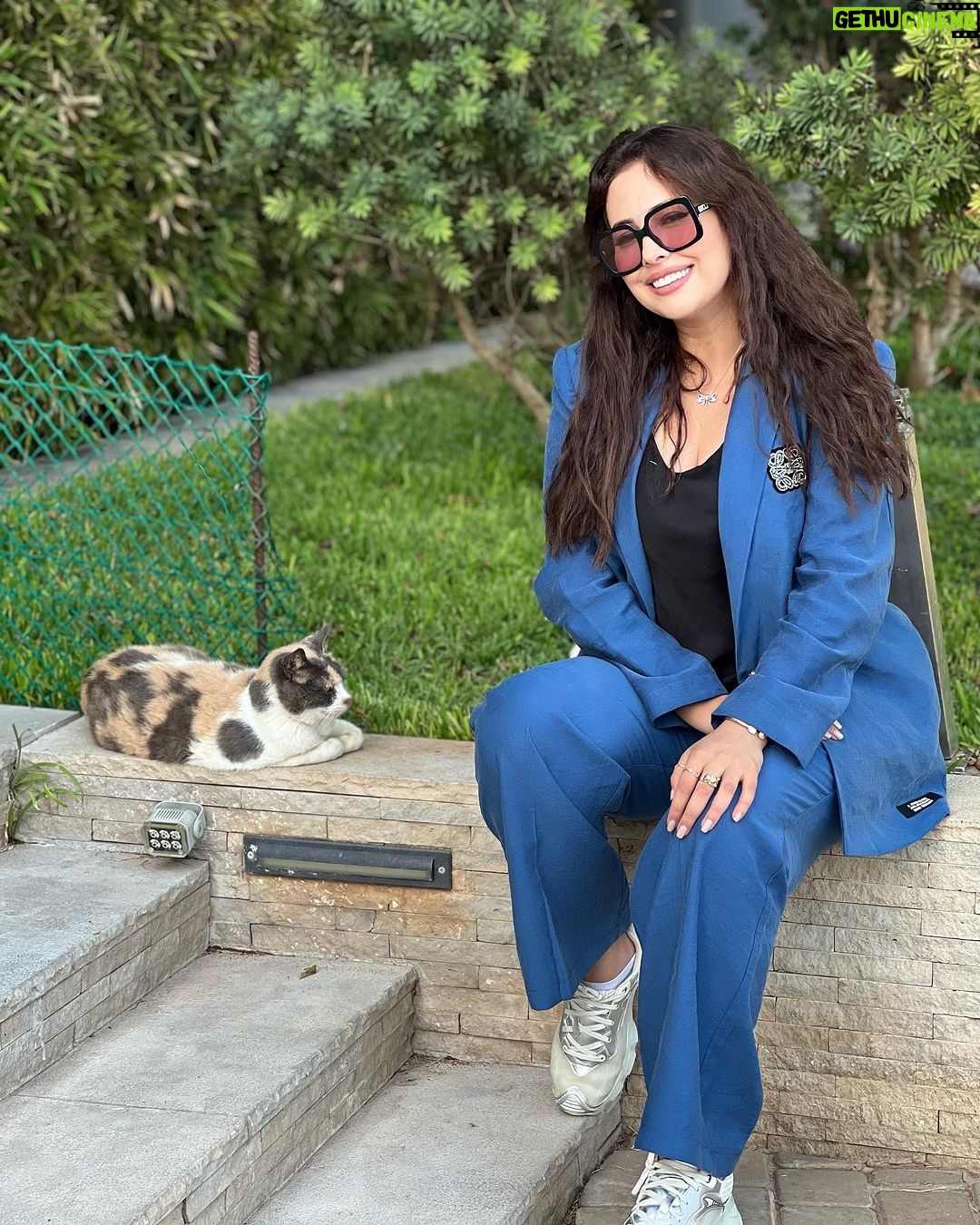 Ibtissam Laaroussi Instagram - It is impossible to understand my feelings because they change every seconds 😳🤣😭🥳😡🥰 برج الجوزاء وتقلب المزاج ؟؟؟؟