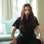 Ibtissam Laaroussi Instagram - No makeup no filter💄 mode yoga 🧘‍♀️ 🧘‍♂️ شكون حسن طبيعية ولا بماكياج 🤭؟؟؟؟ #ramadan#yoga#beauty#santorini #dubai#maroc#actrice #serie#netflixmovies