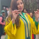 Ibtissam Laaroussi Instagram - بغيت نشطح على كيتو 🤭 الهيت سيتكوم ديرو النية طاقم العمل رائع @nokrykhalid_officiel @safaebaraka @hanane.rida @salmarachid.official ❤️💕 @zakaria_ridaa @hassnaamoumni @narjiss.el_hallak @yassarlemghar @jamilaelhaouni @foulaneelmehdi @mehditkito_ @simogamaofficiel @zahira_sadik12 @meryemmarmouch1 @issam.chaouqi @khadijabayadi