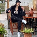 Ibtissam Laaroussi Instagram - Je ne suis par parfaite mais je n‘existe Qu’en édition limitée ❤️je suis fidèle au gens que j’aime 🫶😉😉