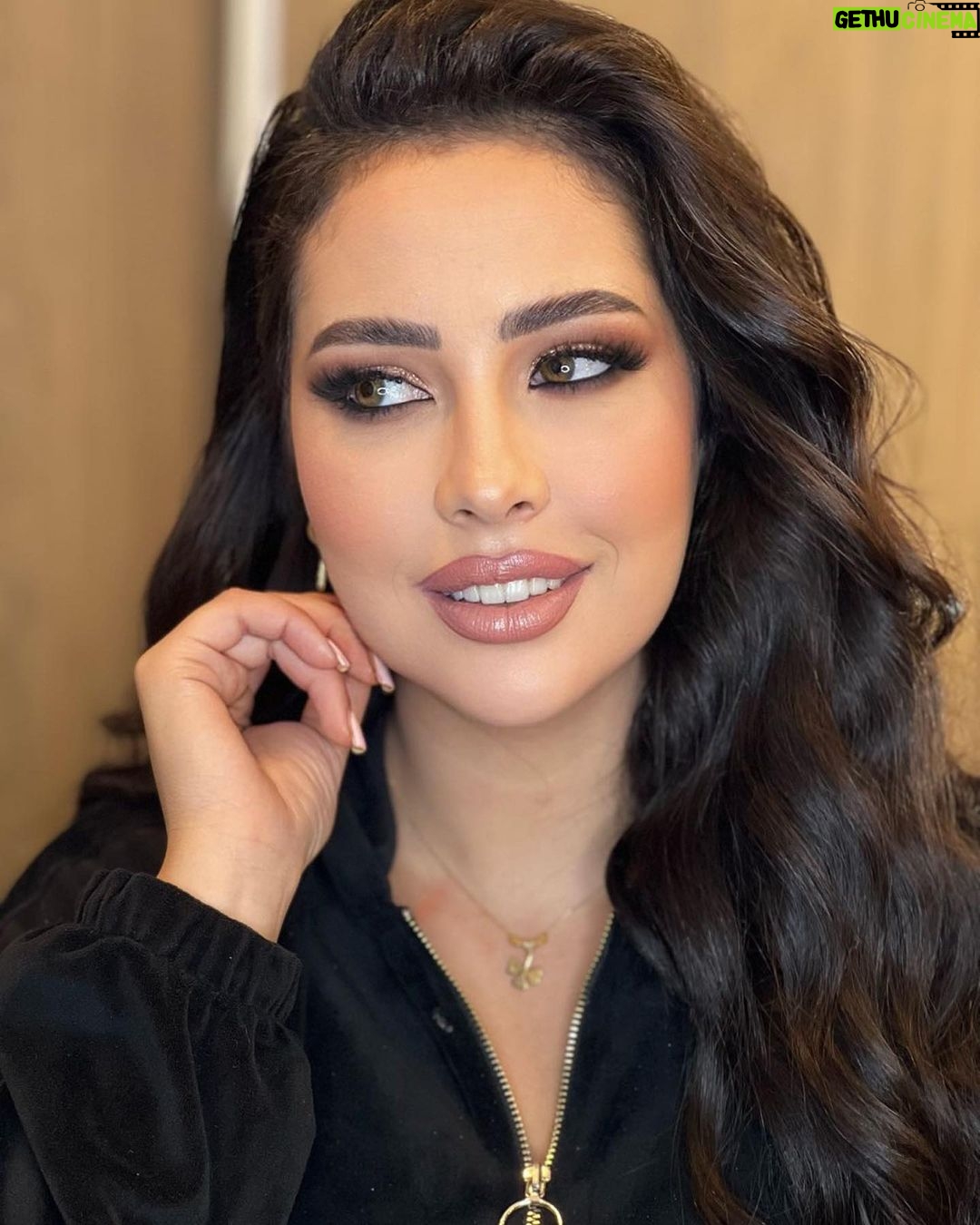 Ibtissam Laaroussi Instagram - احسن صورة ختارو 1234 💄💕بزاف ديال الحب لكم @hasnaafriki @hasnaafriki