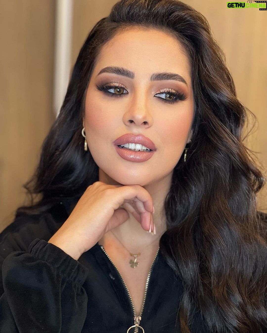 Ibtissam Laaroussi Instagram - احسن صورة ختارو 1234 💄💕بزاف ديال الحب لكم @hasnaafriki @hasnaafriki