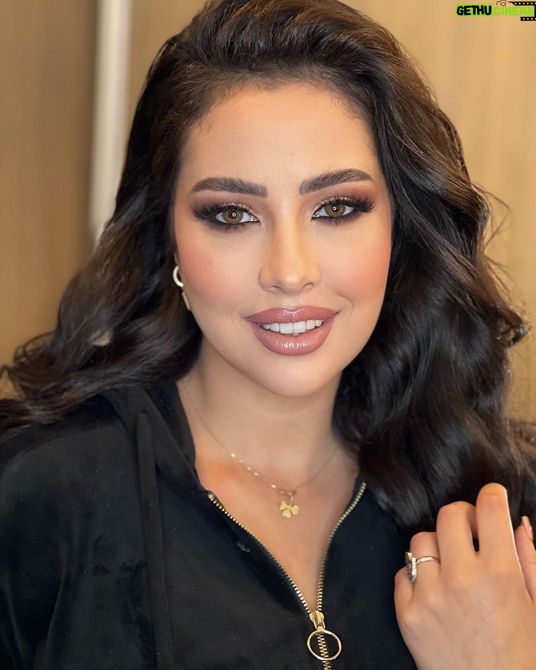 Ibtissam Laaroussi Instagram - احسن صورة ختارو 1234 💄💕بزاف ديال الحب لكم @hasnaafriki @hasnaafriki