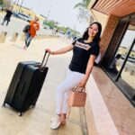 Ibtissam Laaroussi Instagram - لي سولني انا غير في الدار تصويرة قديمة شعارنا واحد الحرارة تجمعنا⭐️⭐️☀️🌞
