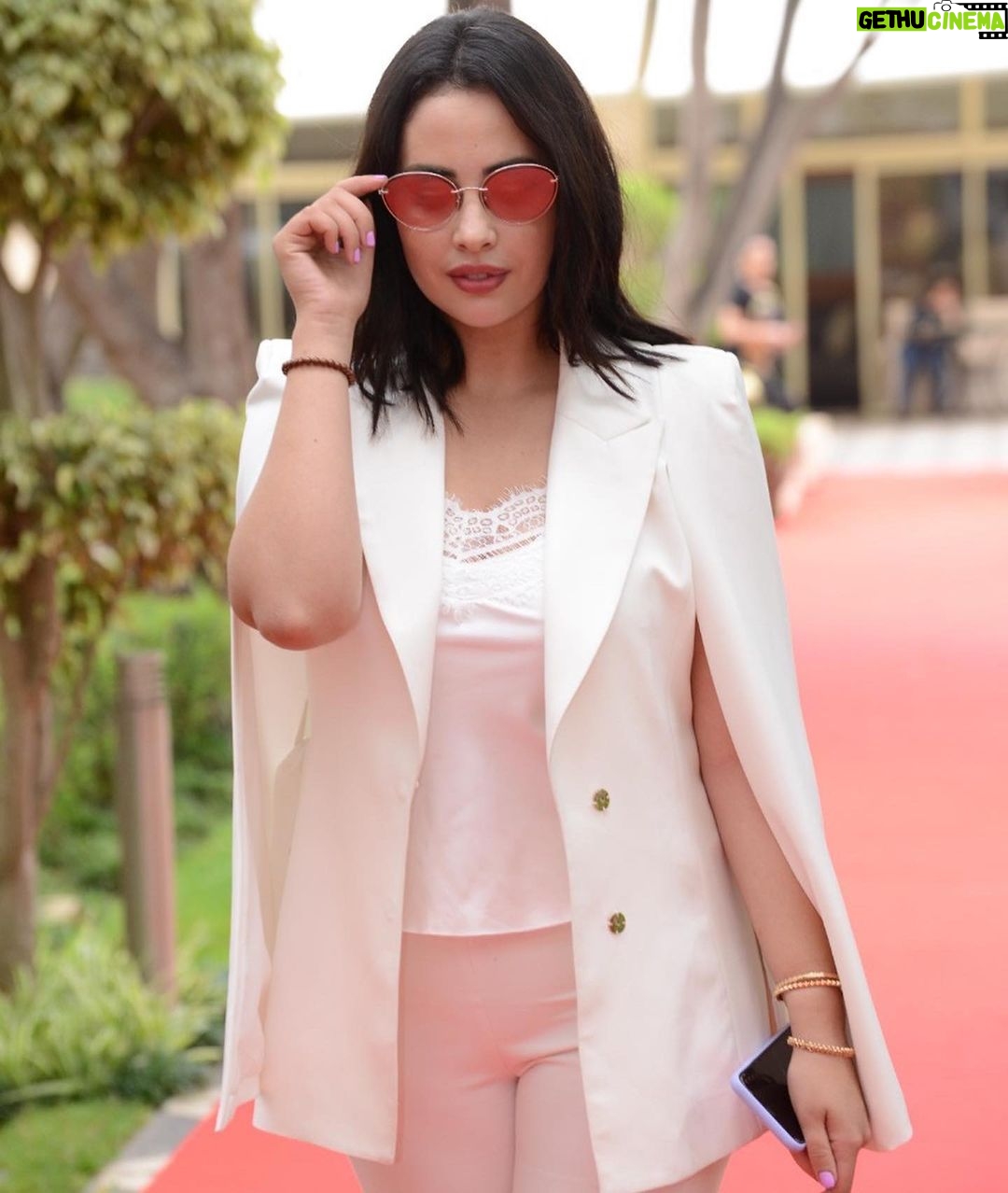 Ibtissam Laaroussi Instagram - انا كنحماق على اللون الابيض والأسود وانتوما اشمن لون كيعجبكم ؟