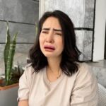 Ibtissam Laaroussi Instagram - شكون وقعات ليها ههه فاش صاحبتك وعشيرتك مكتعرضكش لعرسها 😂😂😂😂😂😂 vidéo by @imane.kada_officiel
