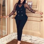 Ibtissam Laaroussi Instagram - Back to black 🖤⚫️📓♣️ من احسن الالوان عندي الاسود وانتوما لونكم المفضل ؟؟؟؟