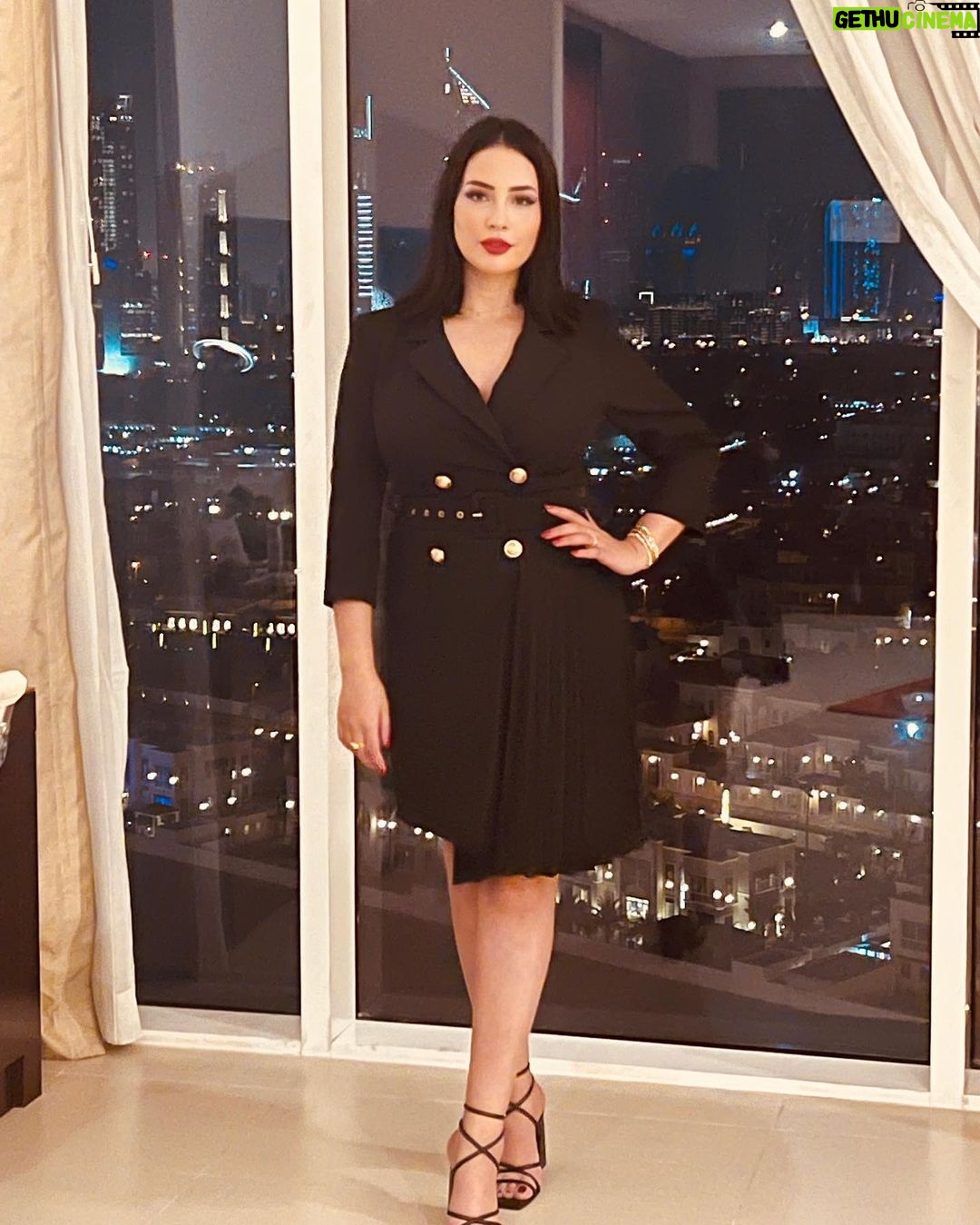 Ibtissam Laaroussi Instagram - حب الجميع ثق بالقليلون ولا تسئ لاحد @fashionaddicted.se Fairmont Dubai