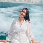 Ibtissam Laaroussi Instagram - La mer est un espace de liberté 💙🦋⛴🧜‍♀️ Photo 1 ou bien 2 Robe by @boutique24marrakech