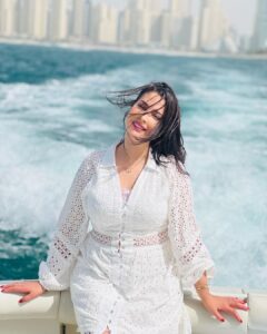 Ibtissam Laaroussi Instagram - La mer est un espace de liberté 💙🦋⛴🧜‍♀️ Photo 1 ou bien 2 Robe by @boutique24marrakech