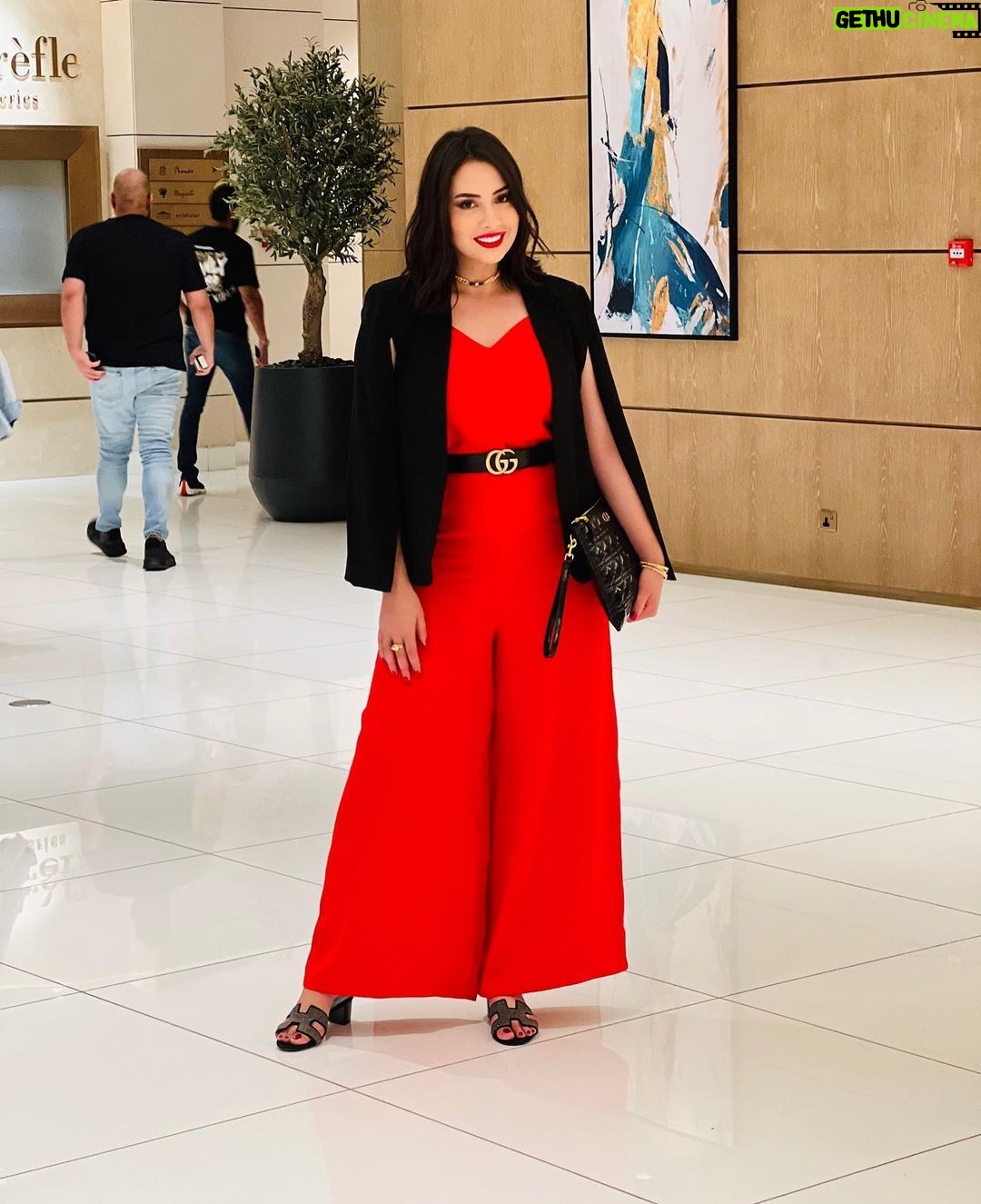 Ibtissam Laaroussi Instagram - ديما كنحط في لواجهة صورة لكتحضى باقل اعجاب ولكم الاختيار حبايبي صورة 1..2..3…4…