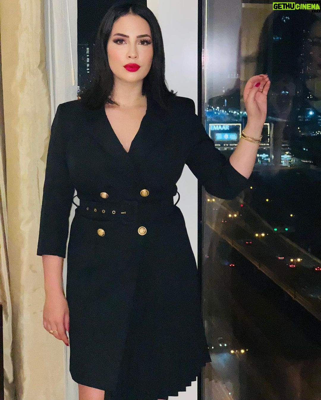 Ibtissam Laaroussi Instagram - حب الجميع ثق بالقليلون ولا تسئ لاحد @fashionaddicted.se Fairmont Dubai