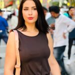 Ibtissam Laaroussi Instagram - ❤️🥰🥰🥰 صورة الاولى ولا الثانية Dubai Mall Waterfront Promenade