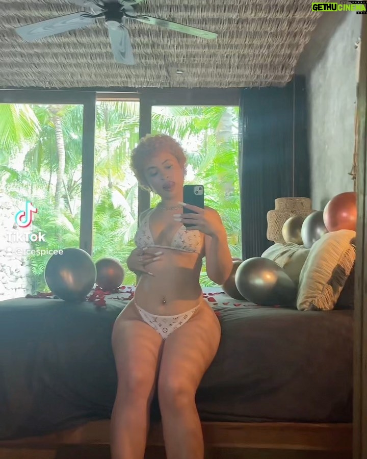 Ice Spice Instagram - cake day & i got a lot 🥳🎀💜