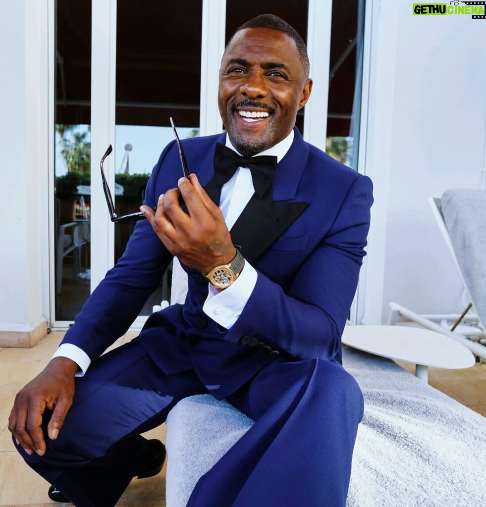 Idris Elba Instagram - Last year was challenging for so many reasons, i felt overwhelmed at times, many people did. I feel thankful that we enter this year together, you and me,my crew. I don’t post often, don’t give you many updates on my world but when i do, you still show love and for that i am appreciative. Staying relevant and in demand is only possible because of you, that’s the truth. @gregwilliamsphotography took this pic of me a couple years back at Cannes film festival, it was a happy time, i share it with because it made smile and i hope it does the same for you. I appreciate you all.🙏🏾