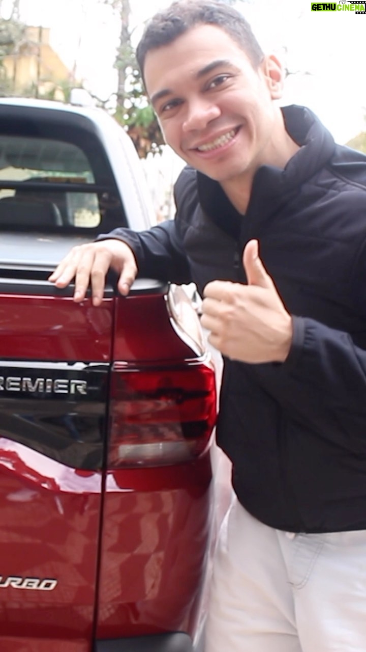 Igor Guimarães Instagram - Não podia deixar de mostrar pra vocês a nova novidade da @chevroletbr que está incrível e bem mais confortável, o joelho agora tá falando bora Iguinho! Venham dar uma olhada porque tá sensacional eu mesmo tô apaixonado pela nova Chevrolet Montana. #MenosPeraMaisBora #ChevroletMontana #Publicidade
