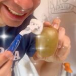 Igor Guimarães Instagram - Faça como o meu kiwi e mude o visual sem prejudicar sua “casca”. Use o novo Gillette Mach3 Corpo que é sucesso. @gillette_brasil #publi
