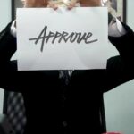 Igor Guimarães Instagram - O MISTÉRIO ACABOU!!1 @approve sob nova direção: novo logo, novo mascote e uma queima de estoque!!1 O SITE TODO com até 70% OFF e FRETE GRÁTIS para todo Brasil! Att, Adv. Paloma. #publi
