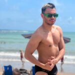 Igor Guimarães Instagram - Fiz esse ensaio sensual na beira do oceano em prol do Macaquinho Bariloche que tá internado no hospital Sírio Libanês e precisa de cimento pra fazer sua casa/ museu. Ajudem e apoie com o PINX Casa Bariloche