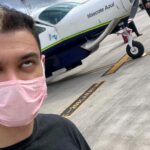 Igor Guimarães Instagram - Iguinho e o avião #igorguimaraes #humor #aviao