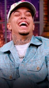 Igor Guimarães Instagram - O maior fã do Veigh #thenoite #sbt #thenoitecomdanilogentili #danilogentili #veigh #igorguimaraes #rap #trap