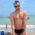 Igor Guimarães Instagram - Fiz esse ensaio sensual na beira do oceano em prol do Macaquinho Bariloche que tá internado no hospital Sírio Libanês e precisa de cimento pra fazer sua casa/ museu. Ajudem e apoie com o PINX Casa Bariloche