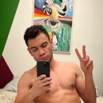 Igor Guimarães Instagram - 🚨 Notícia Urgente: Igor Guimarães ousa e protesta fazendo símbolos de “paz e amor” e joinha