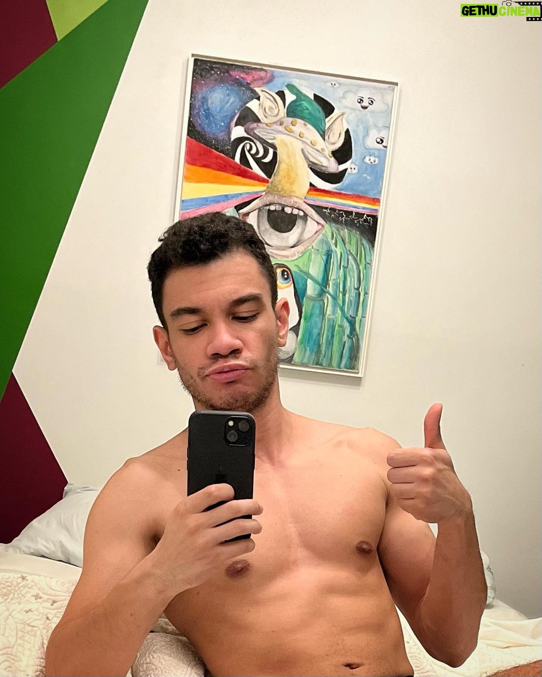 Igor Guimarães Instagram - 🚨 Notícia Urgente: Igor Guimarães ousa e protesta fazendo símbolos de “paz e amor” e joinha