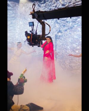 Ihana Dhillon Instagram - Some colourful moments of this beautiful colourful song 🥰 #lakktunutunu 💃💃 
Out now :- https://youtu.be/iVCwnLhQVoc
#jepaisaboldahunda 
In cinema’s - 23rd feb 😍 
@hardeepgrewalofficial @manpreetbrar_official @irajdhaliwal @mintukapa_90 
@je_paisa_bolda_hunda 
@ihanadhillonmovies 
#ihanadhillonmovies